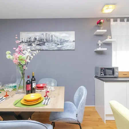 Apartman Tara شقة *